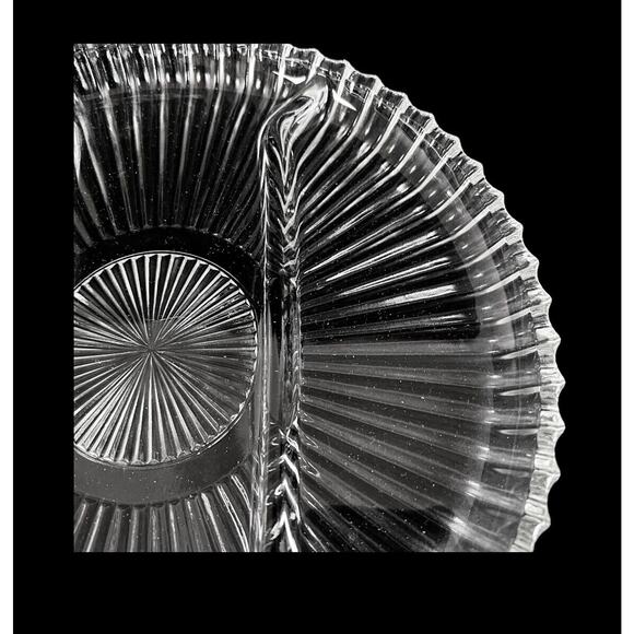 Relish Tray Clear Pressed Glass Ribbed 4 Section Serving Dish Round 10" Vintage - Picture 7 of 10